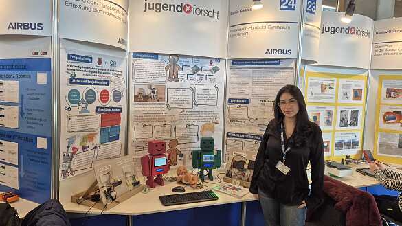 Sophie Conrad vor ihrem Stand