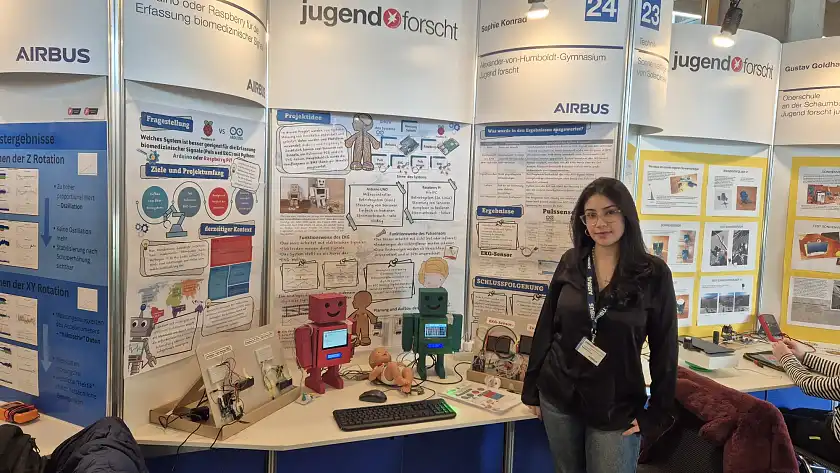 Sophie Conrad vor ihrem Stand