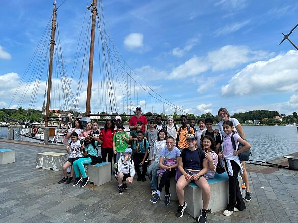 Schüler:innen im Hafen von Eckernförde