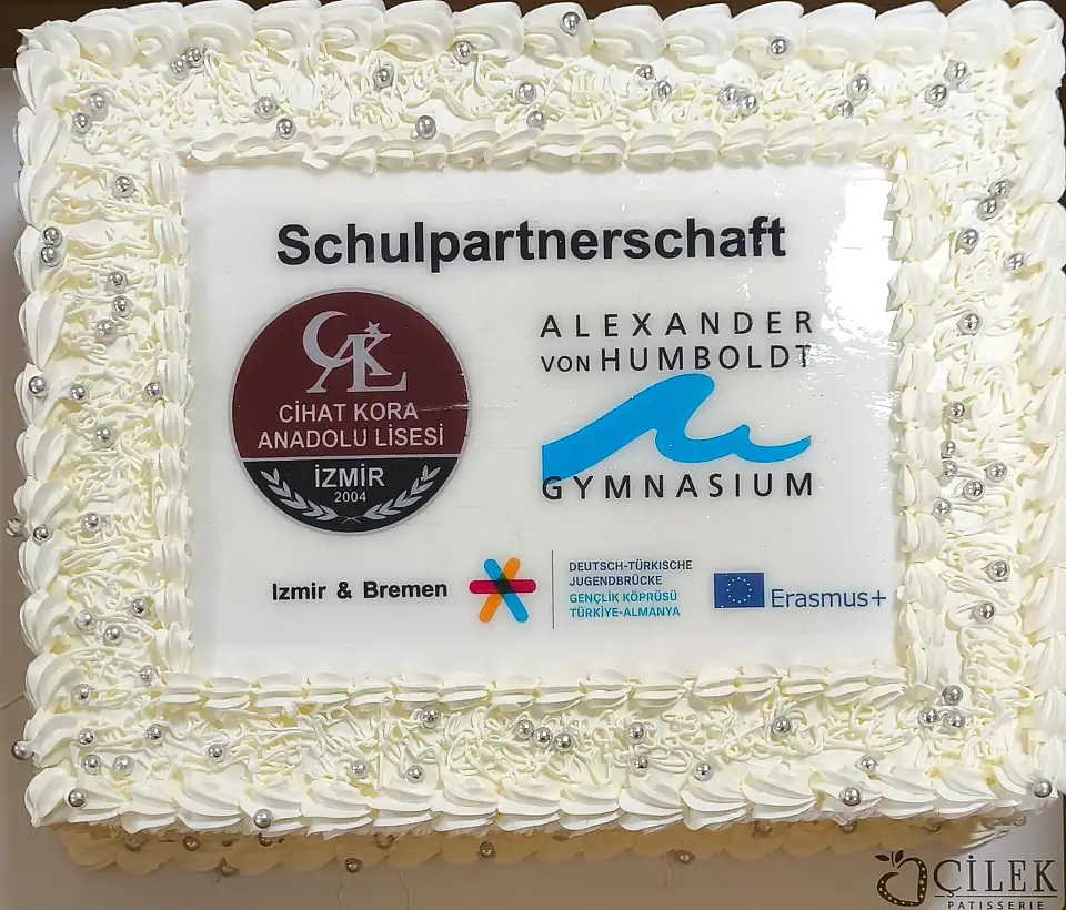 Die Logos der beiden Partnerschulen