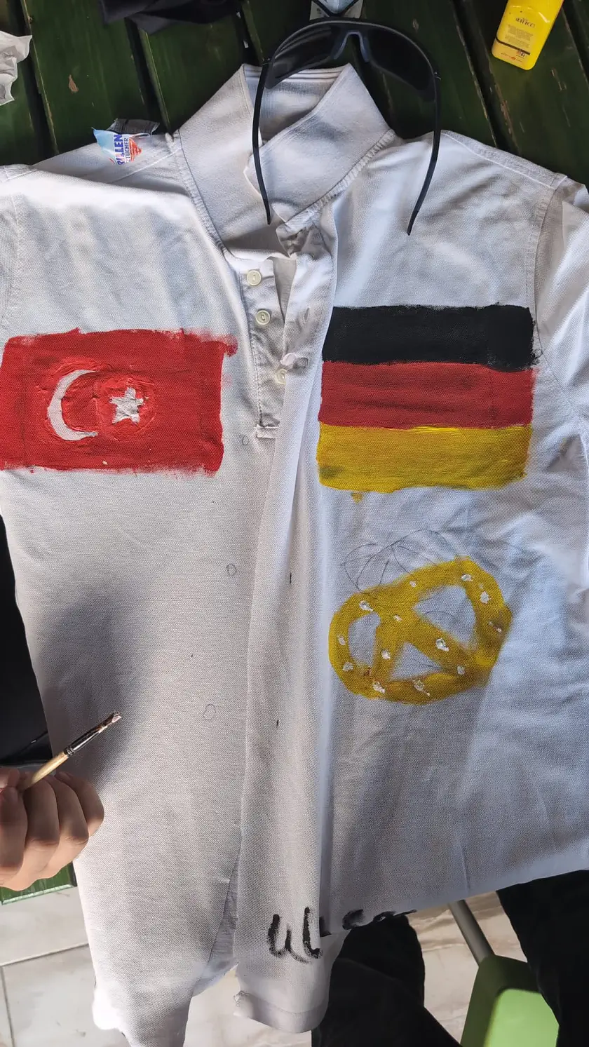 T-Shirt mit Landesflaggen - und Brezel