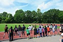 Gespanntes Warten an der Laufstrecke
